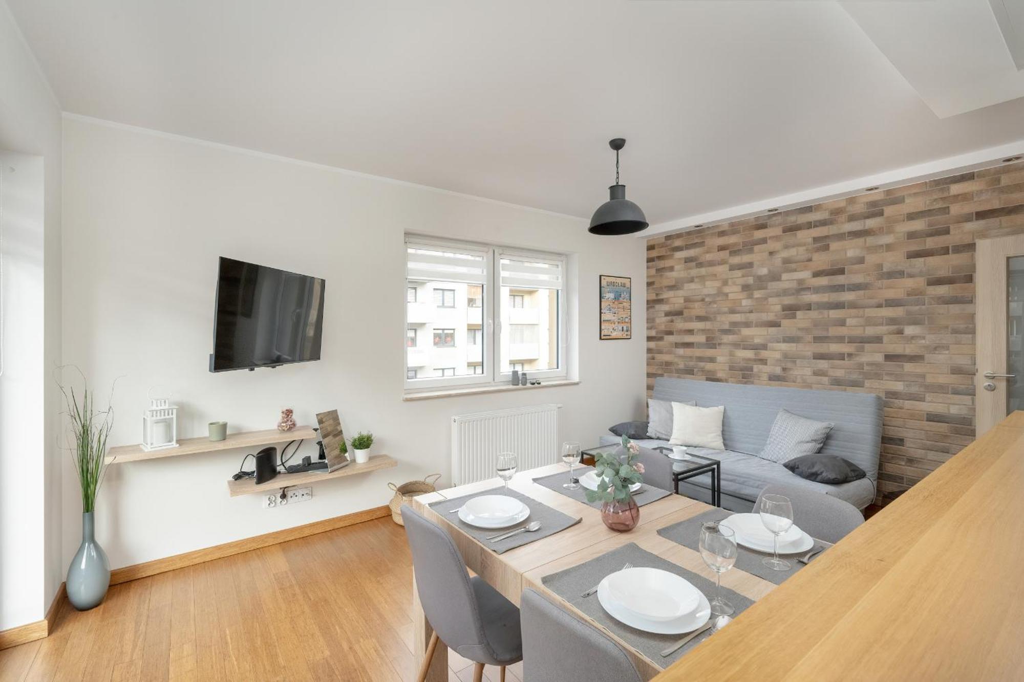 One Bedroom Apartment Nadodrze With Free Garage Wroclaw By Noclegi Renters Esterno foto