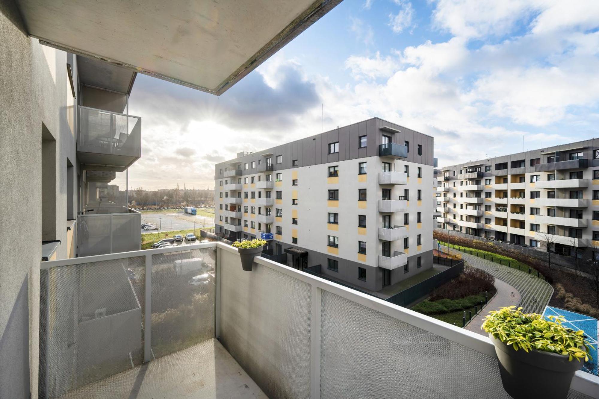 One Bedroom Apartment Nadodrze With Free Garage Wroclaw By Noclegi Renters Esterno foto
